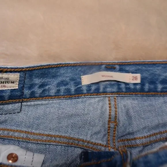 Levis Wedgie Straight Leg Jeans Womens 26 Blue Distressed Mid rise Denim - Picture 6 of 12